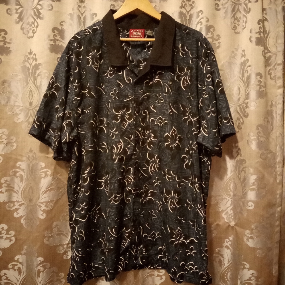 Zero Gravity Men's Hawaiian Blue, White, and Black Button Up Shirt XL